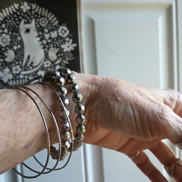 Black Crystal Spider Bracelet🕸️ - Picture 4 of 5
